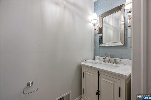 416 Green Mountain Road, Mahwah, NJ 07430