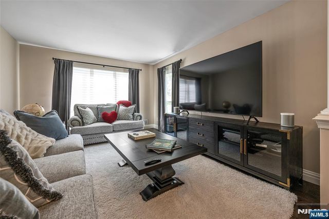 416 Green Mountain Road, Mahwah, NJ 07430