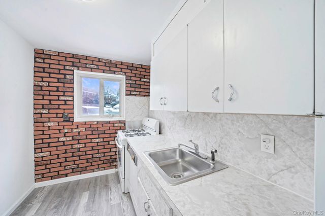 1346 Bell Blvd 211, Bayside, NY 11360