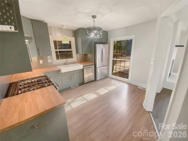 4661 Easthaven Drive, Charlotte, NC 28212