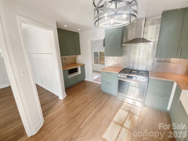 4661 Easthaven Drive, Charlotte, NC 28212