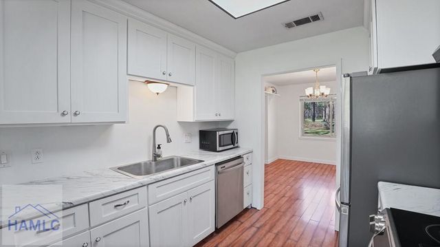285 Knotty Pine Road, Jesup, GA 31545