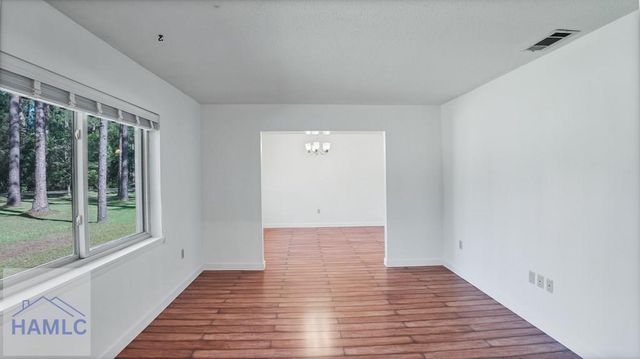 285 Knotty Pine Road, Jesup, GA 31545