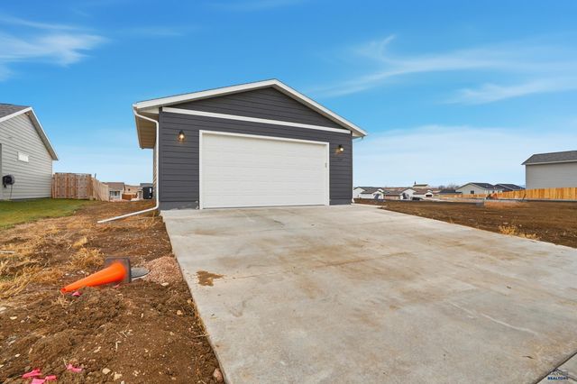 421 YELNER DR, Box Elder, SD 57719