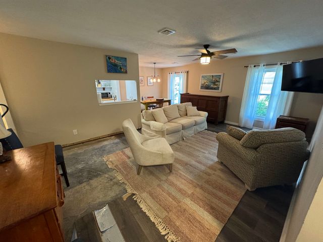 301 Stratford Pl., Murrells Inlet, SC 29576