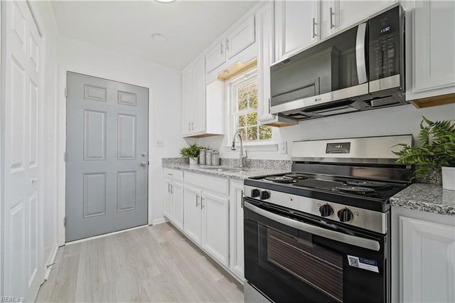 2 Butler Farm RD, Hampton, VA 23666