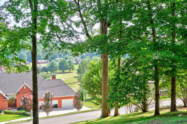 1650 N Plantation Dr, Cookeville, TN 38506