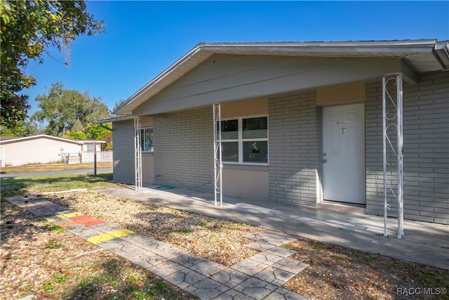 77 Regina Boulevard, Beverly Hills, FL 34465