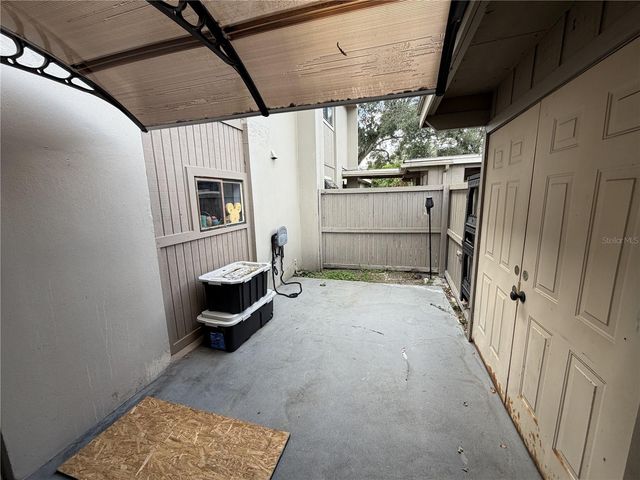 7925 PINE DRIVE 33, Temple Terrace, FL 33637