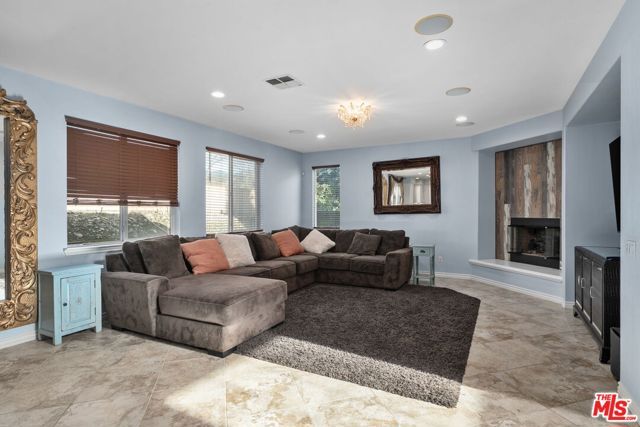 18080 Tanzanite Road, San Bernardino, CA 92407