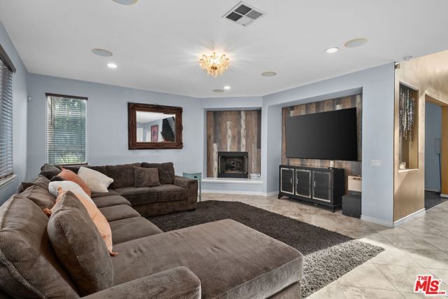 18080 Tanzanite Road, San Bernardino, CA 92407