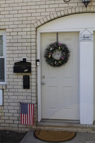 14 Glen Hollow Drive E-29, Holtsville, NY 11742