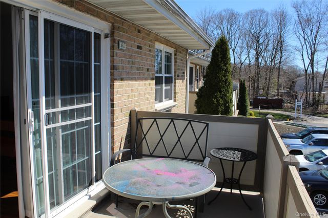 14 Glen Hollow Drive E-29, Holtsville, NY 11742