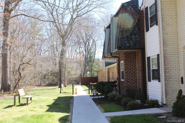 14 Glen Hollow Drive E-29, Holtsville, NY 11742