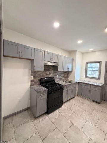 133 Mallory Ave, Jersey City, NJ 07304