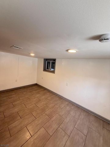 133 Mallory Ave, Jersey City, NJ 07304