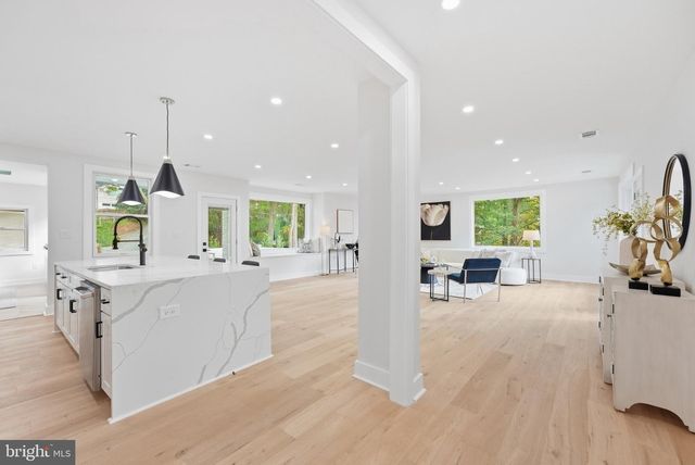 5213 ACACIA AVE, Bethesda, MD 20814