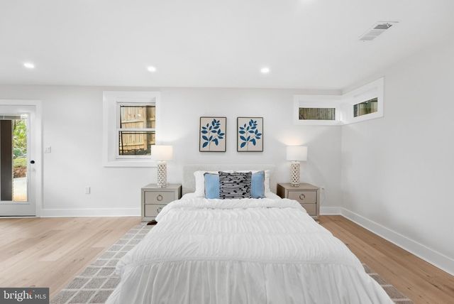 5213 ACACIA AVE, Bethesda, MD 20814