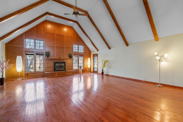 2420 N Greenleaf Ct, Wichita, KS 67226