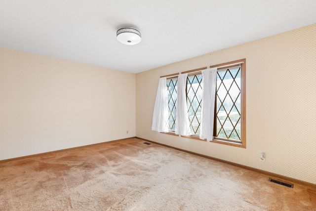 2420 N Greenleaf Ct, Wichita, KS 67226