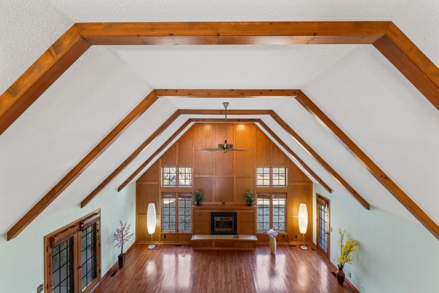 2420 N Greenleaf Ct, Wichita, KS 67226