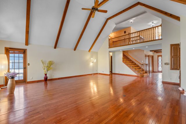 2420 N Greenleaf Ct, Wichita, KS 67226