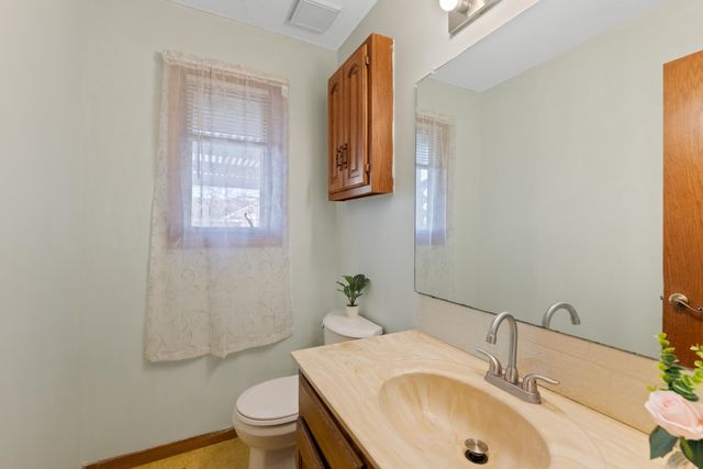 2420 N Greenleaf Ct, Wichita, KS 67226