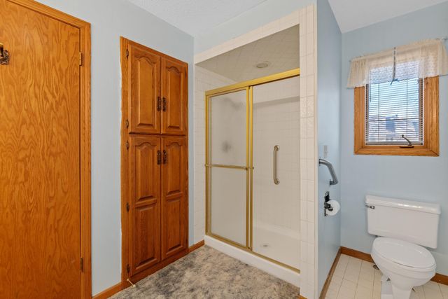 2420 N Greenleaf Ct, Wichita, KS 67226