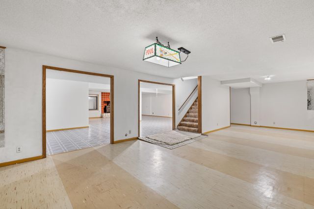 2420 N Greenleaf Ct, Wichita, KS 67226