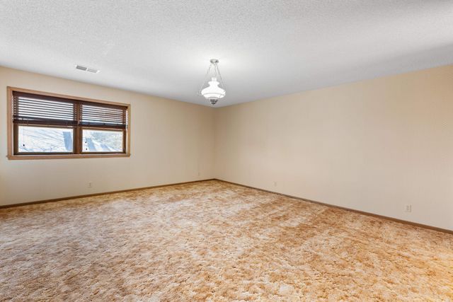 2420 N Greenleaf Ct, Wichita, KS 67226