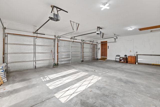 2420 N Greenleaf Ct, Wichita, KS 67226