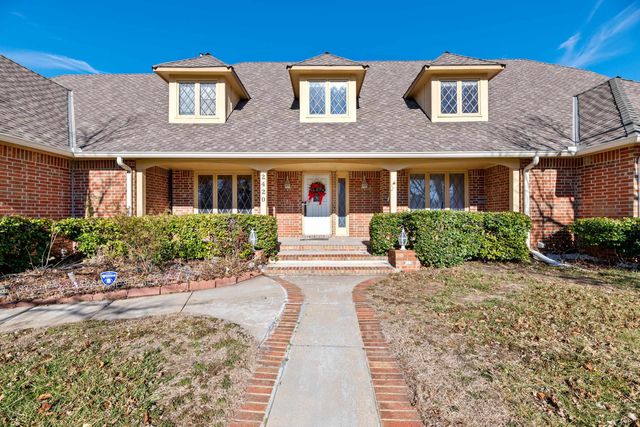 2420 N Greenleaf Ct, Wichita, KS 67226