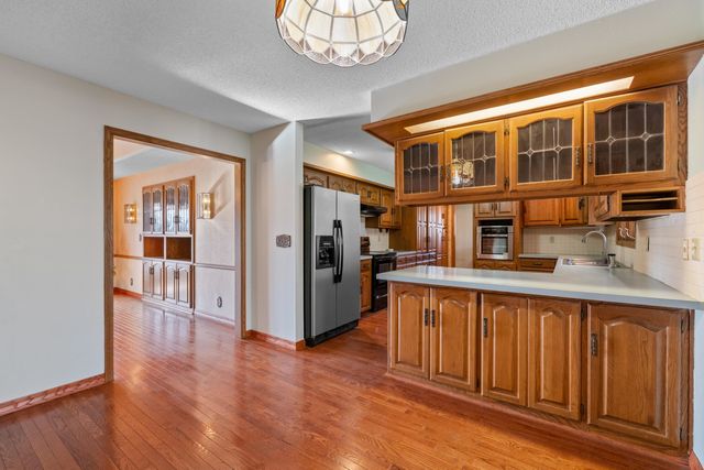 2420 N Greenleaf Ct, Wichita, KS 67226