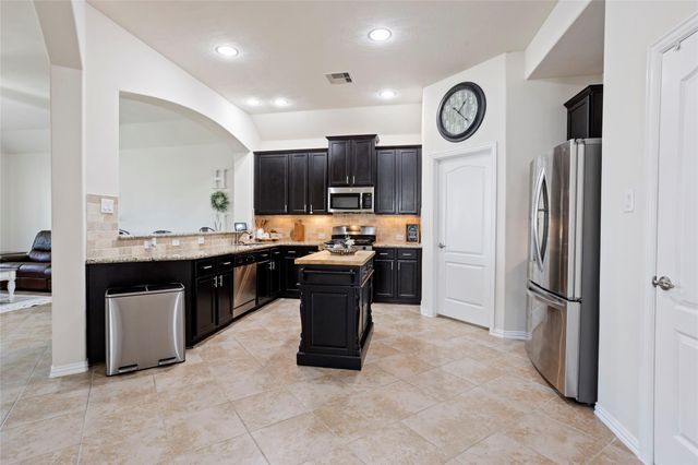 223 Harbor Bend Lane, Dickinson, TX 77539