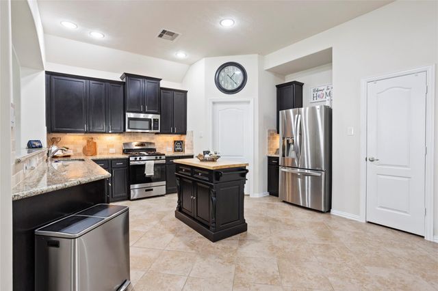 223 Harbor Bend Lane, Dickinson, TX 77539