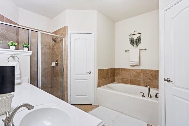 223 Harbor Bend Lane, Dickinson, TX 77539