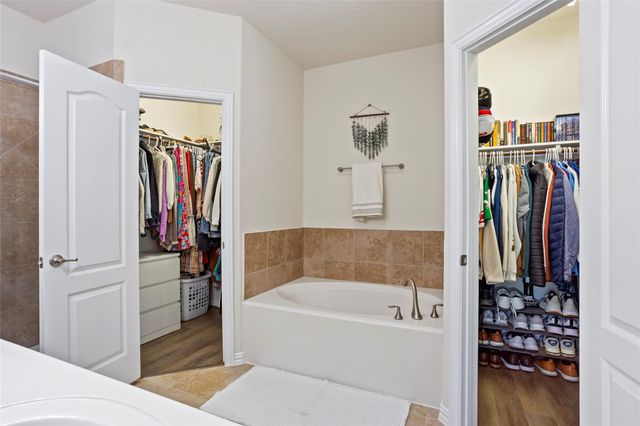 223 Harbor Bend Lane, Dickinson, TX 77539