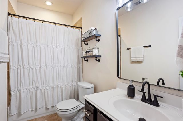 223 Harbor Bend Lane, Dickinson, TX 77539