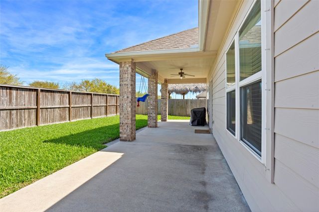 223 Harbor Bend Lane, Dickinson, TX 77539