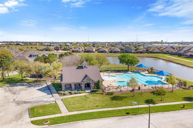 223 Harbor Bend Lane, Dickinson, TX 77539