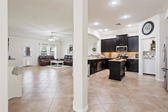 223 Harbor Bend Lane, Dickinson, TX 77539