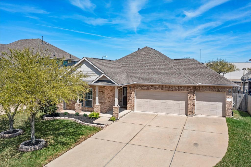 223 Harbor Bend Lane, Dickinson, TX 77539