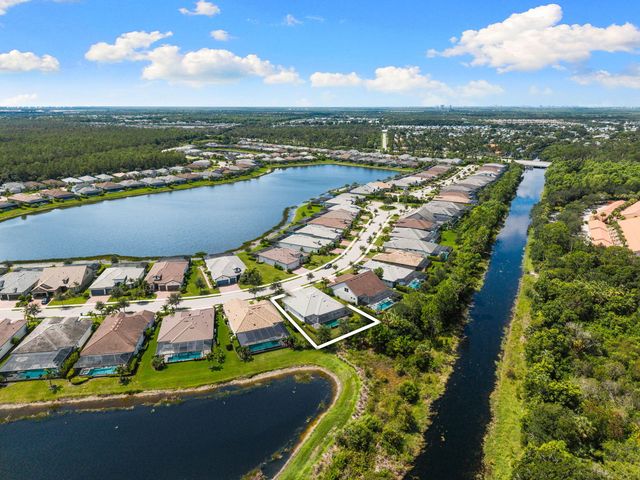 6907 Cocoplum Street, Naples, FL 34114
