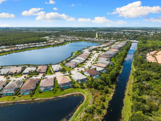 6907 Cocoplum Street, Naples, FL 34114