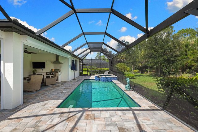 6907 Cocoplum Street, Naples, FL 34114