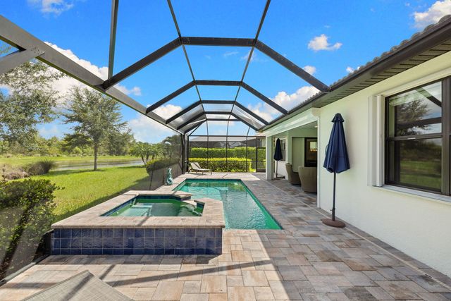 6907 Cocoplum Street, Naples, FL 34114