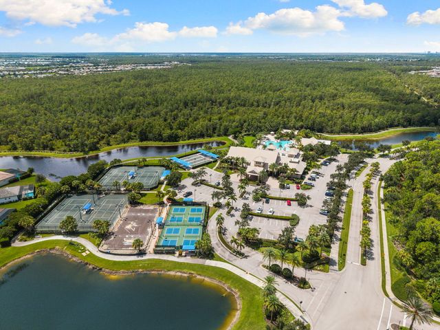 6907 Cocoplum Street, Naples, FL 34114