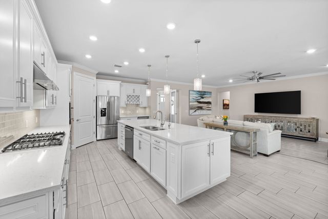 6907 Cocoplum Street, Naples, FL 34114