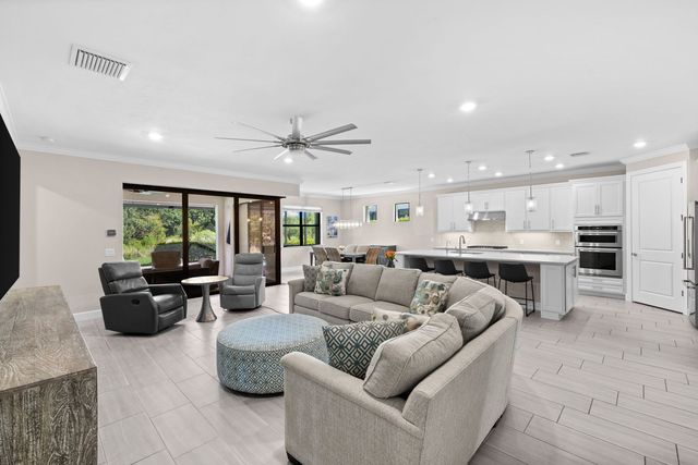 6907 Cocoplum Street, Naples, FL 34114
