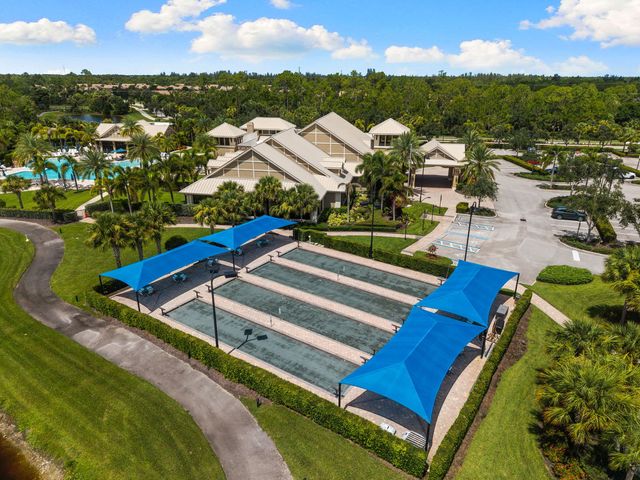 6907 Cocoplum Street, Naples, FL 34114
